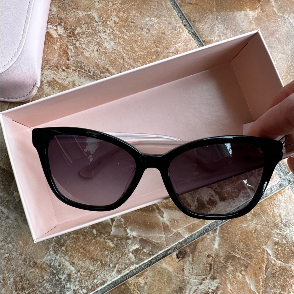 Guess Black Sunglasses with Dark Lenses